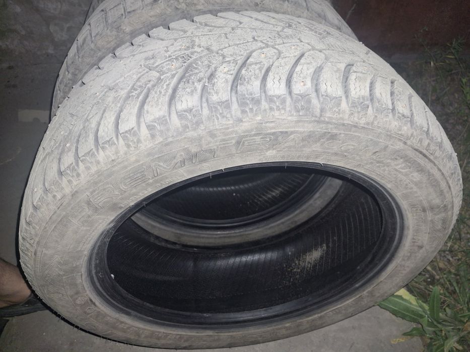 Продам комплект шипованных резин R17