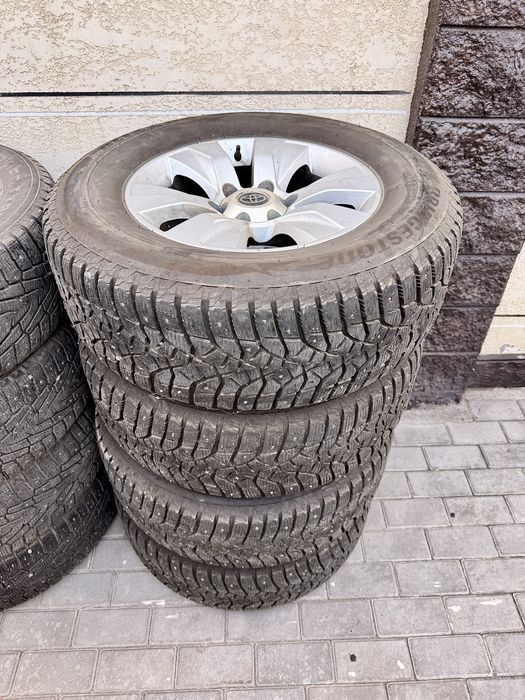 Продам комплект дисков с зимней резиной Bridgestone 265 65 R17