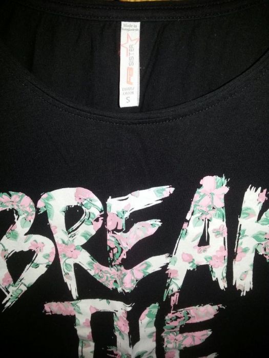 Черен к-кт: пола и блуза;Блузи:бяла дантелена и червена- "прилеп"...