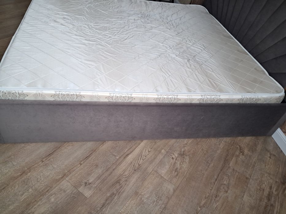 Большая кровать   .