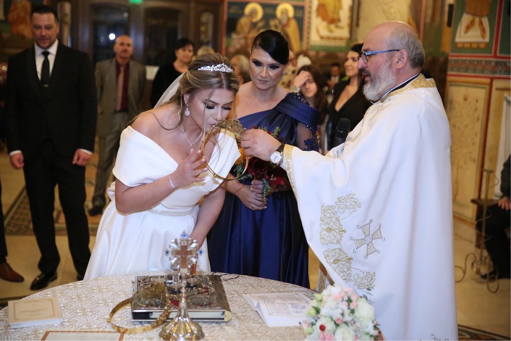 Vand rochie de mireasa Oscar Bride!
