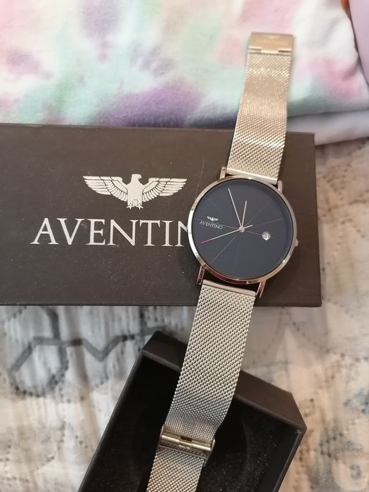 Продавам часовник нов!