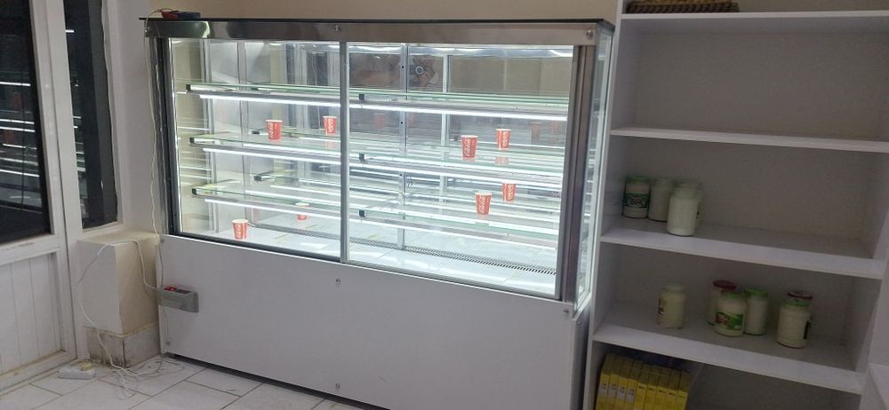 Продаются витиринный холодильники