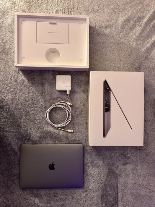 MacBook Pro 13” Touch Bar 2020, 256Gb