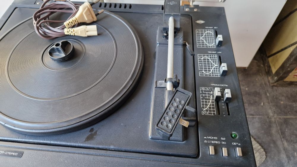 стерео проигрыватель