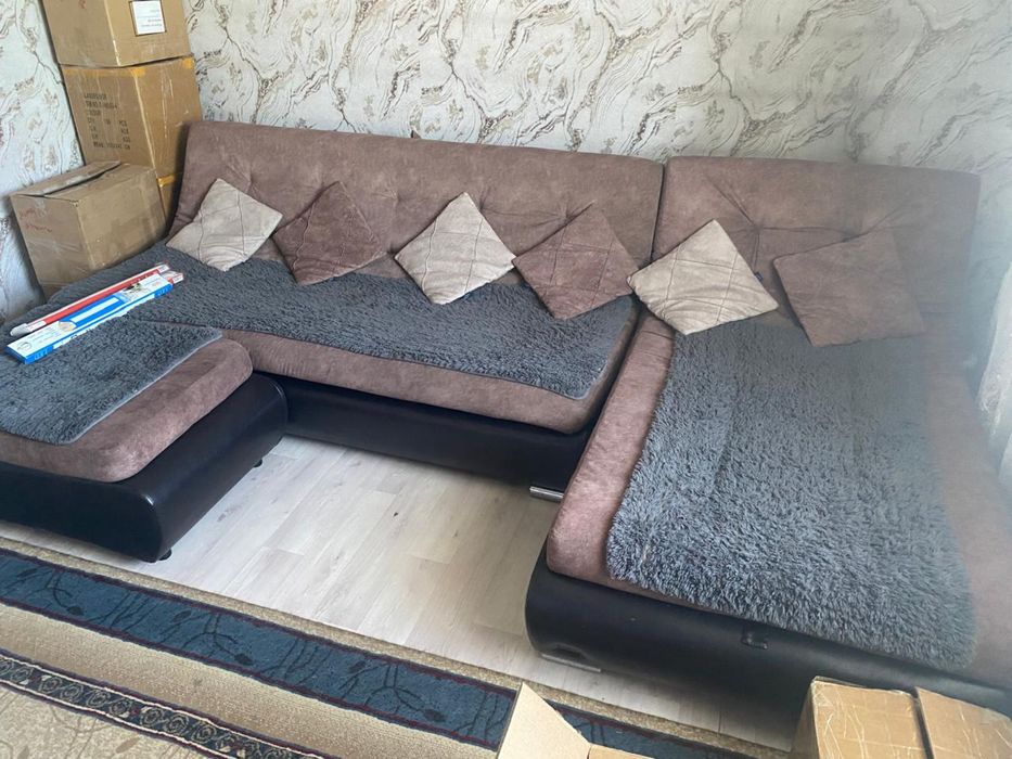 Продаю  диван и морозильную камеру