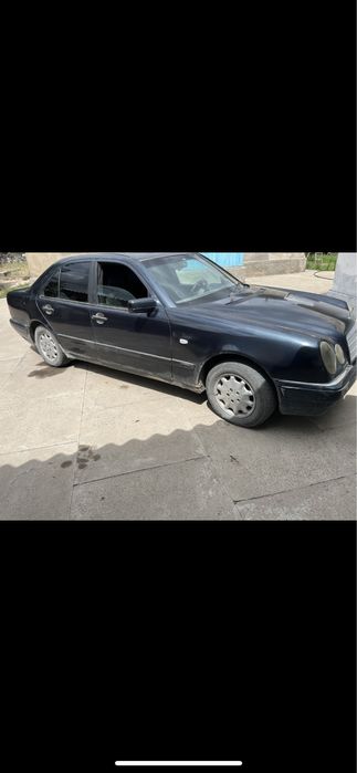 Продам машину мерседес W210