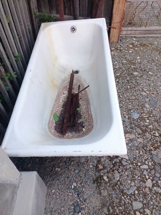 Продам ванну чугунную