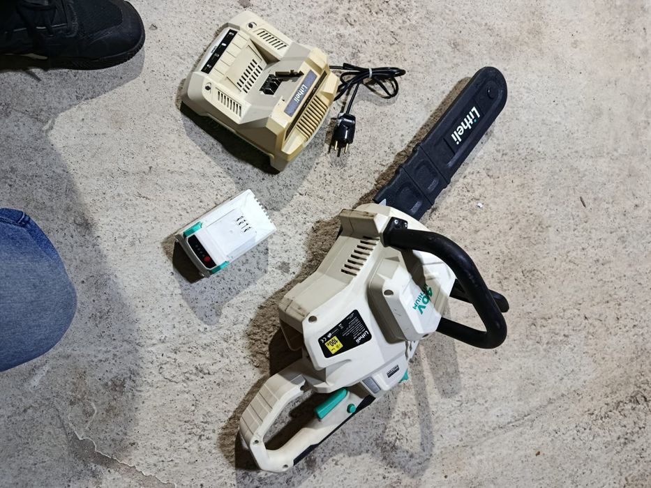 Резачка за дърва на батерия