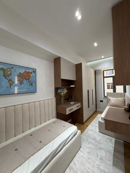 Шота Руставели, 4 комнаты в ЖК Madrid — 107 м² кафе BON`