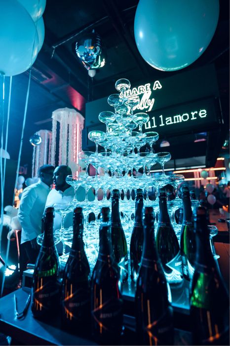 Пирамида шампанского Алматы