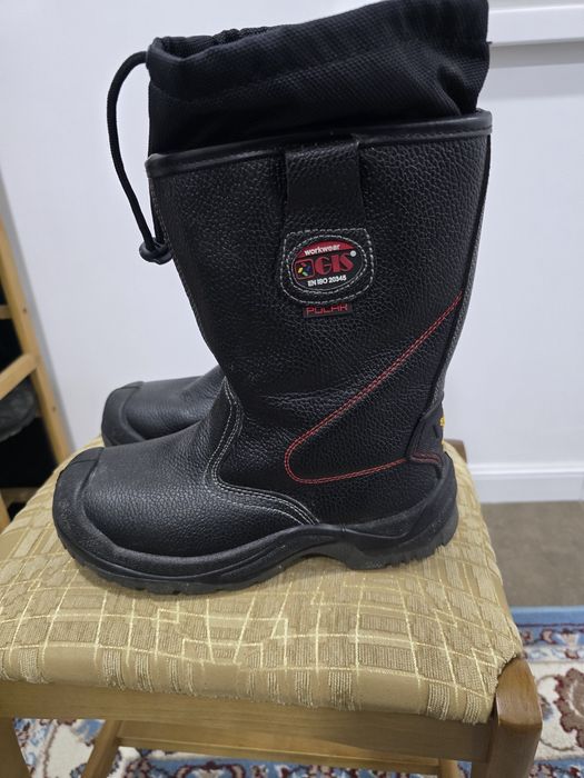 Зимние утеплённые сапоги , сефти.