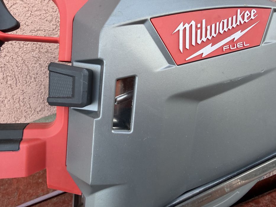 Milwaukee circular pentru metal pe acumulator