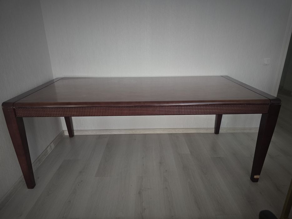 Продам стол для гостиной, красное дерево