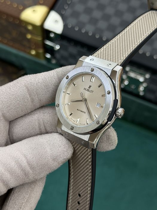 Hublot Classic Fusion Automatic – Champagne Dial, Beige Strap