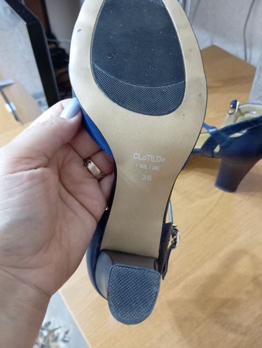 Срочно продам красивую обувь