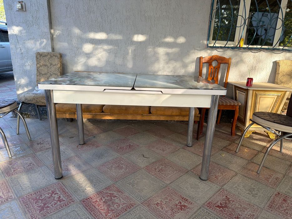 Продам кухонный стол