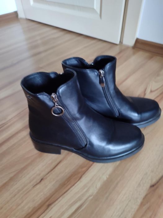 Черни ниски боти, 37