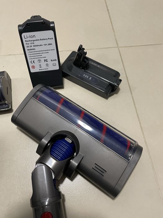 Dayson V10 -> V15 baterie si accesorii