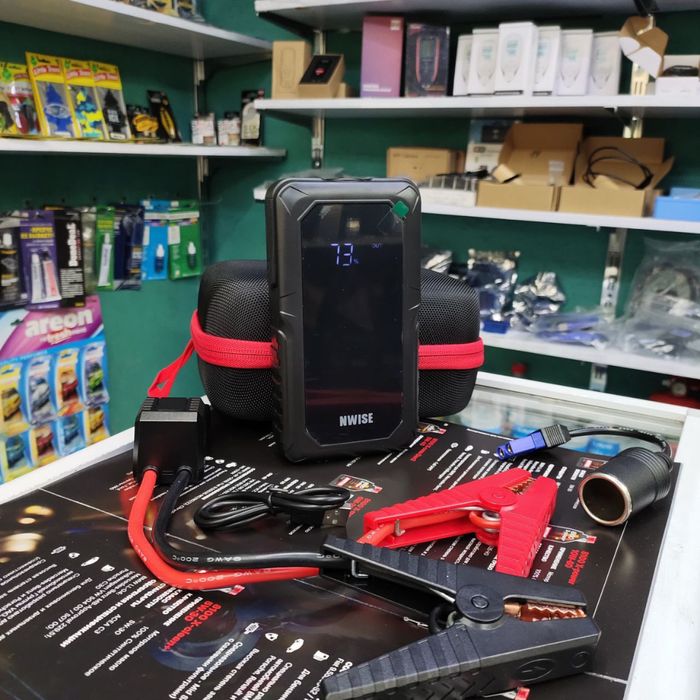 Зарядно-Пусковое устройтво пусковое бустер powerbank