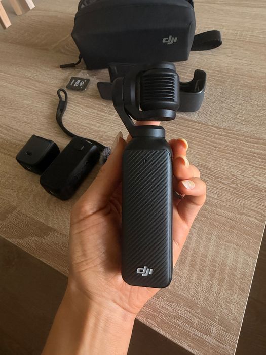 Спортна видеокамера DJI Osmo Pocket 3 Creator Combo