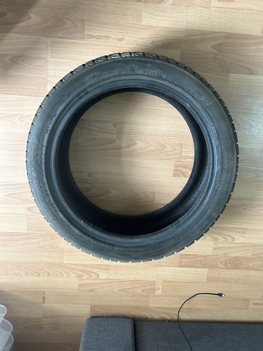 Продам зимние шины 225/45R18