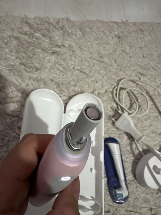 Periuta electrica oralb io3