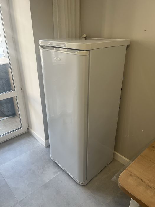 Продам морозильник Бирюса 230л