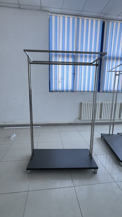 Рейлы, вешалки в отличном состоянии