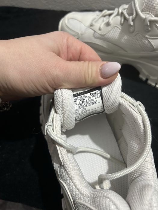 Adidasi Fila dama marimea 38