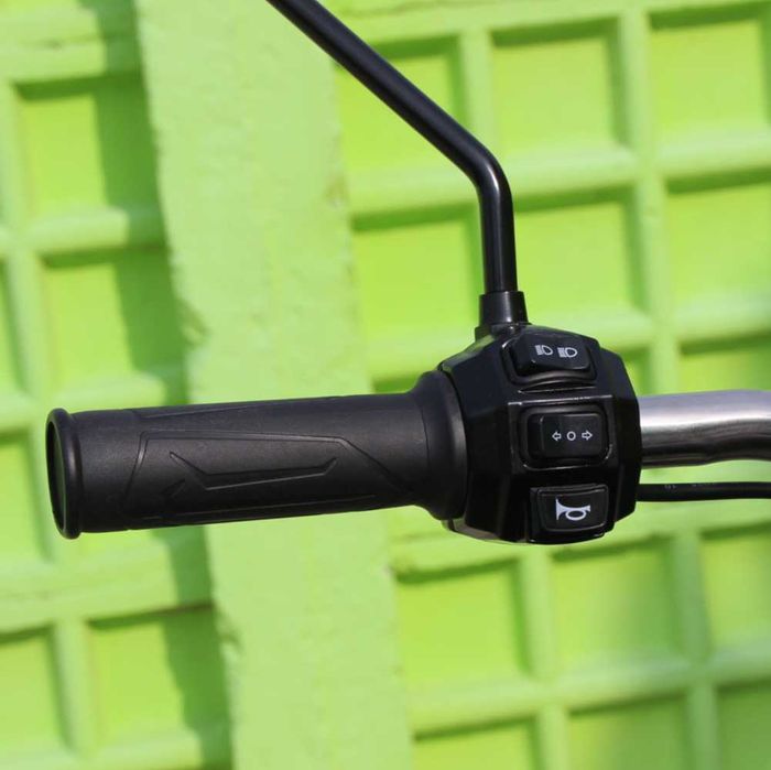 Електрическа триместна товарна триколка MaxiGo Pro, Red, 2000W