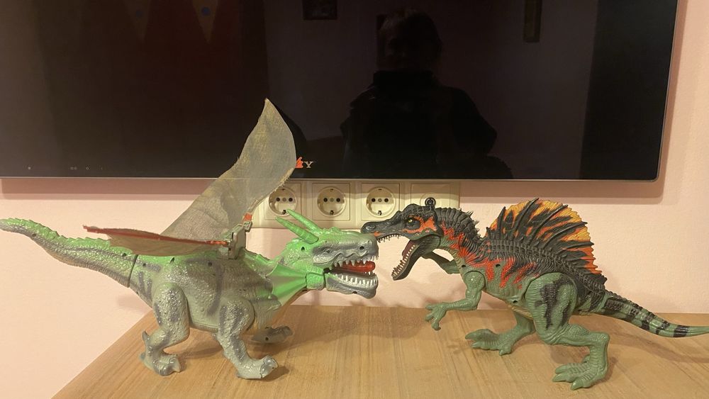 Диназавр на батарейках