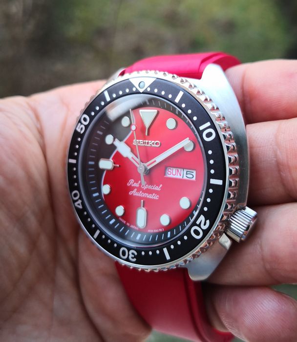 Ceas automatic Seiko Mod Turtle Special Red curea FKM