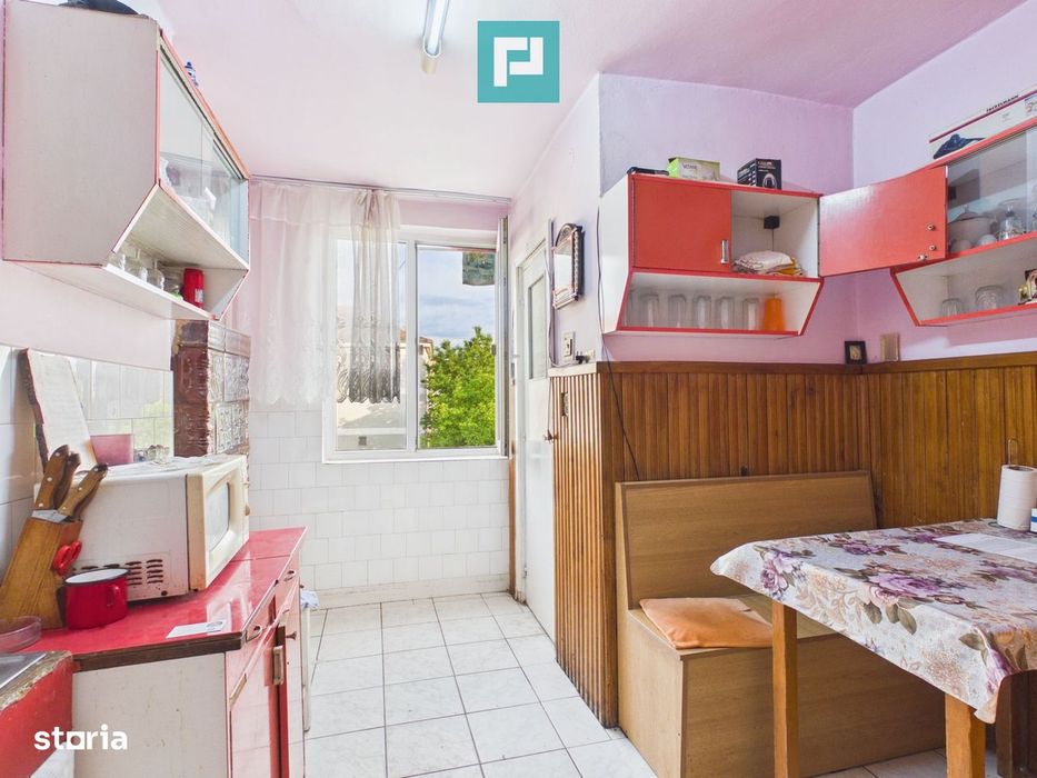 Apartament cu 3 camere zonă centrala în Lipova — fotografia 2