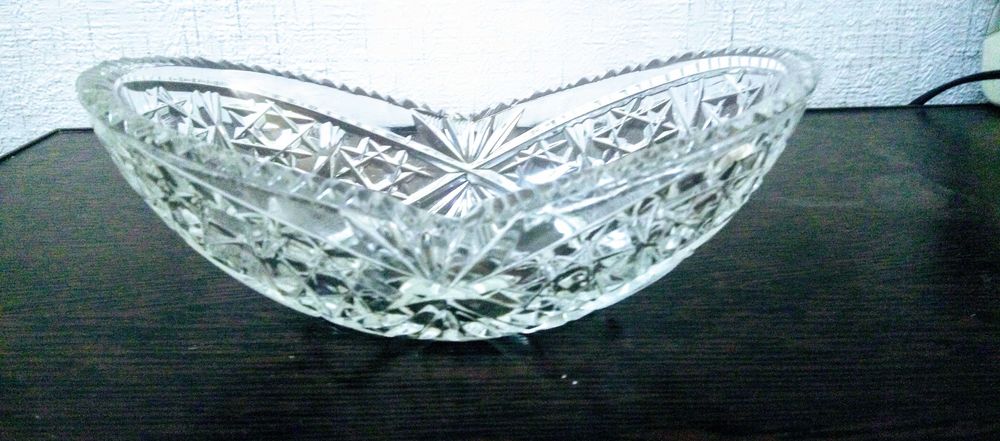 Продам хрустальные салатницы, рюмки, конфетницу, пепельницу