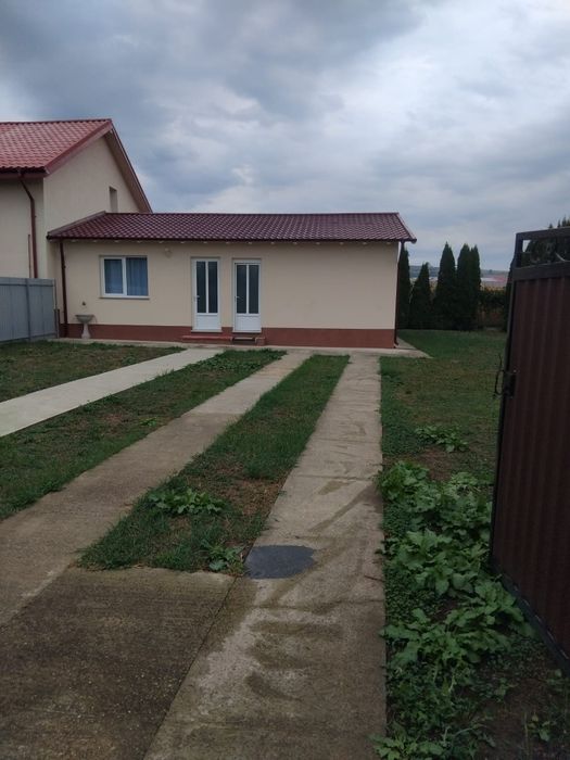 Casă de închiriat