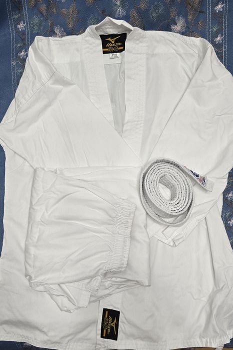 Продам новое кимоно карате