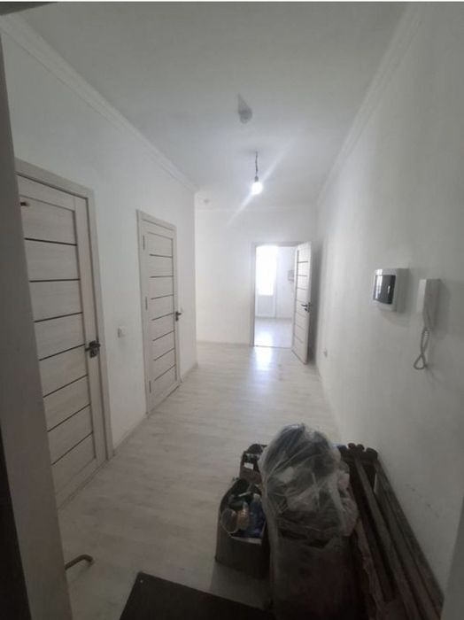 Yangi qurilgan Dom 16 etajka Olmos mahalla keng va yorug shinam uyimiz