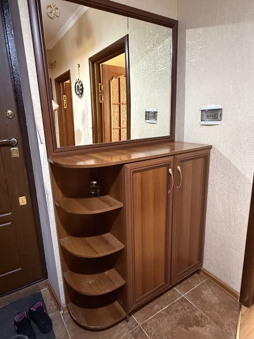 Продам обувницу с зеркалом