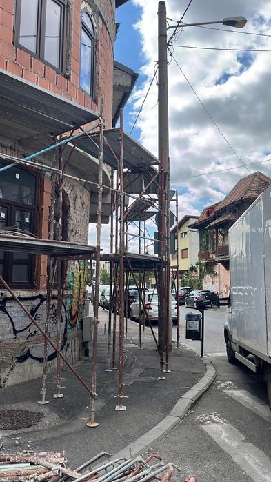 Închiriez schela și popii metalici