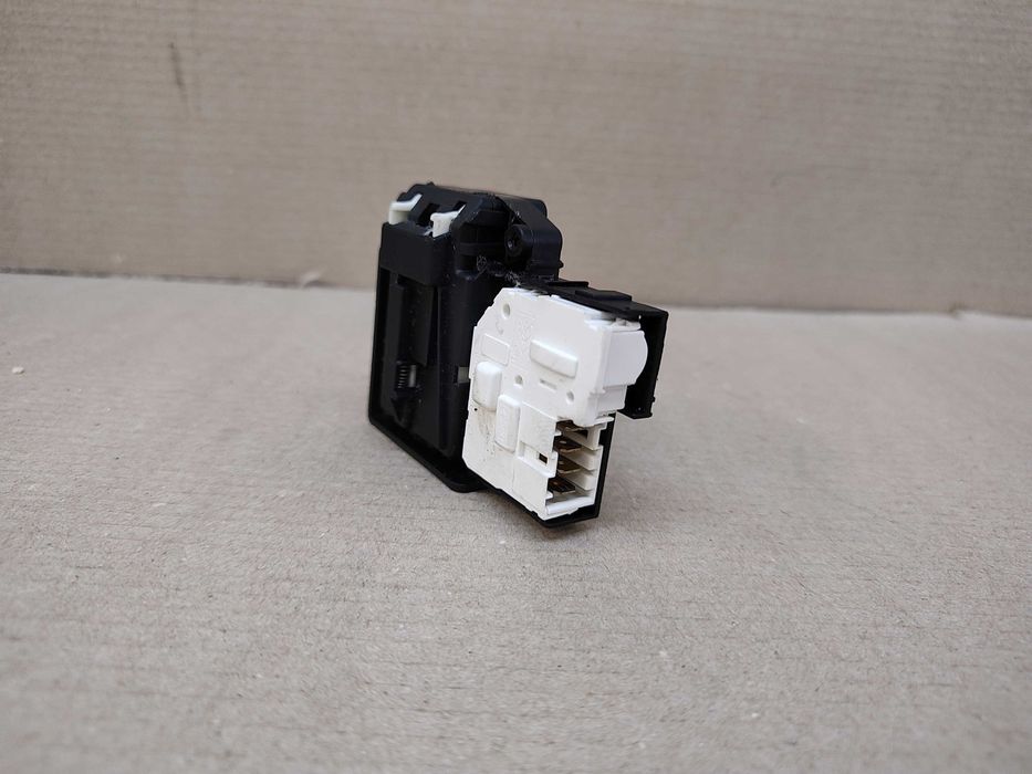 mecanism blocare usa masina de spalat cu uscator LG FH4U2TDH1N / R15