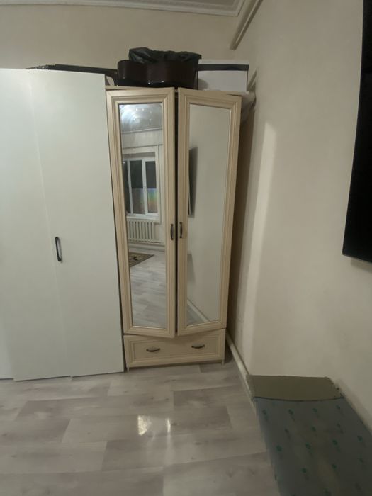 Продам шкафы для вешей бу.