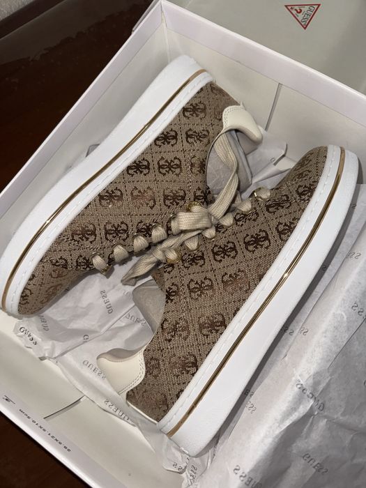 Продам кроссовки Guess оригинал новые