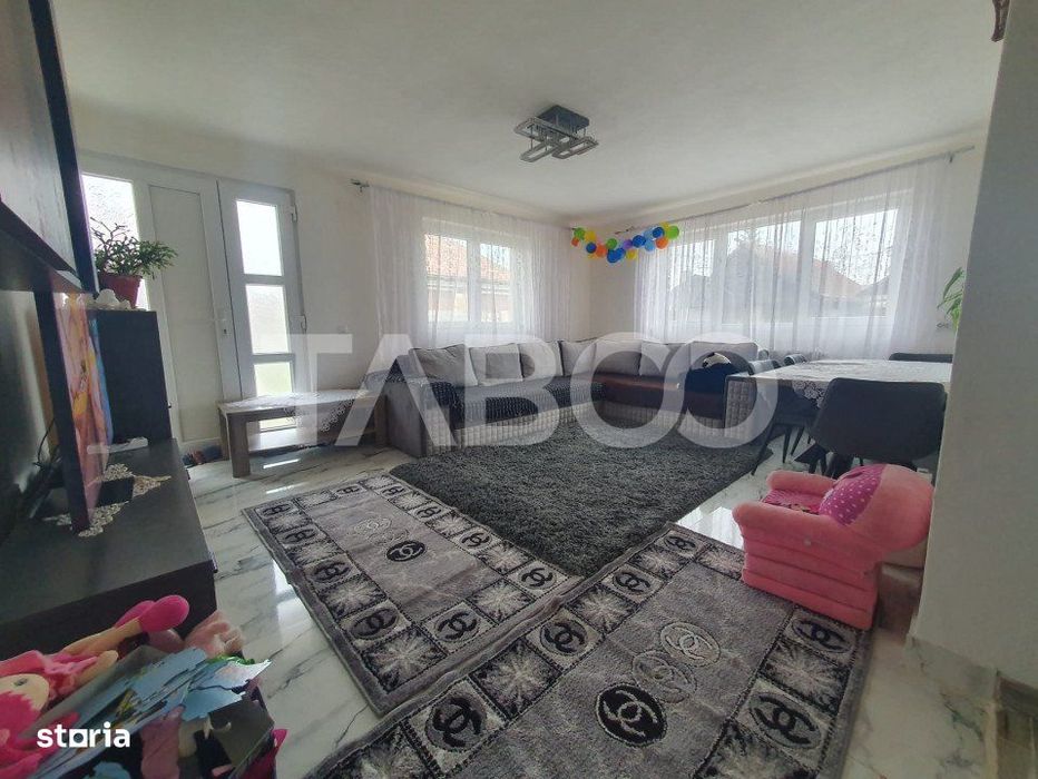 Casa 5 camere de vanzare 200 mp utili 1040 mp teren sat Persani
