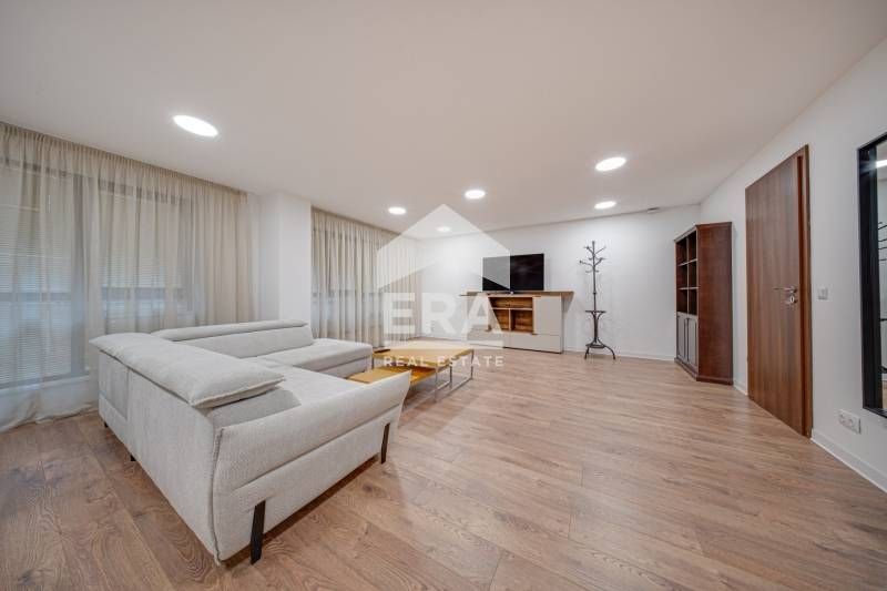 Модерно обзаведен тристаен апартамент под наем в кв. Лозенец