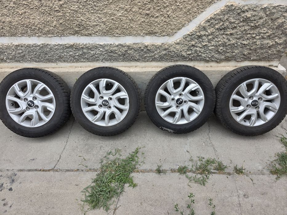 Продам зимние шины с дисками 175/65/14
