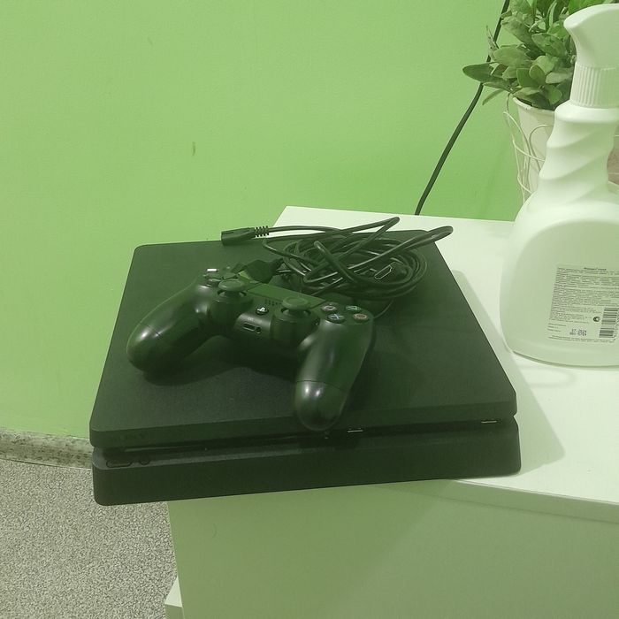 Продаю Ps 4 с сумкой