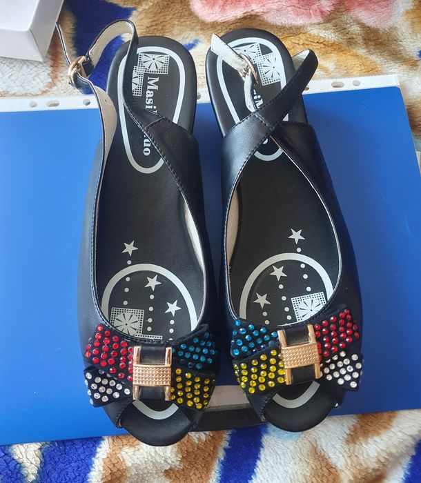 Продам босоножки