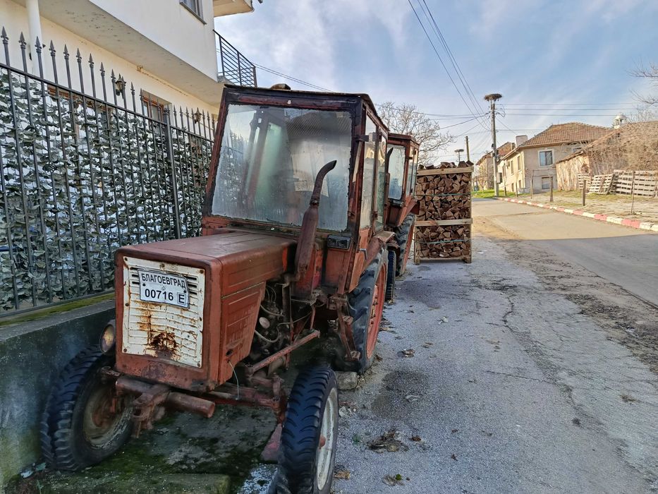 Продавам два трактора – комплект или поотделно