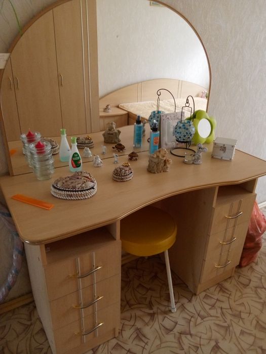 Продам стол стеклянный журнальный